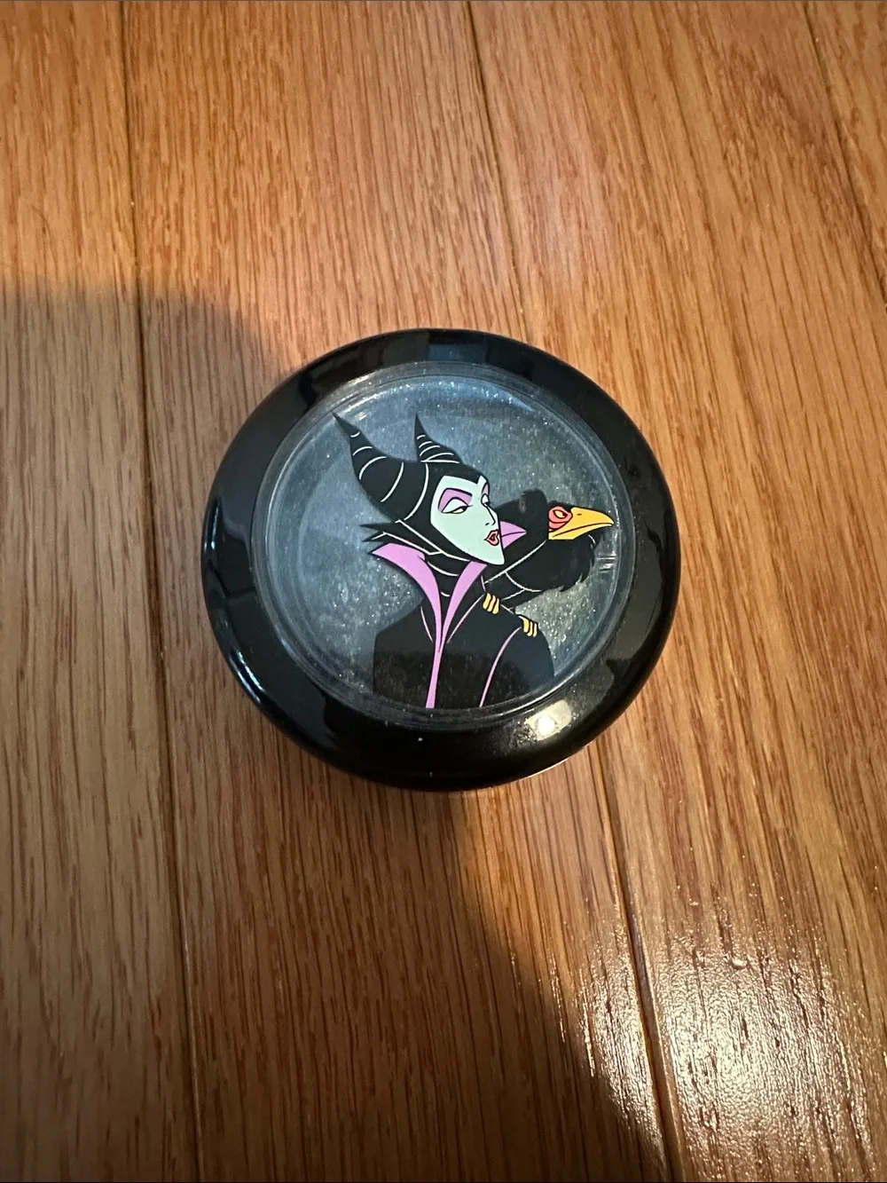MAC Cosmetics Villains collection - she who dares mineralize eye shadow
